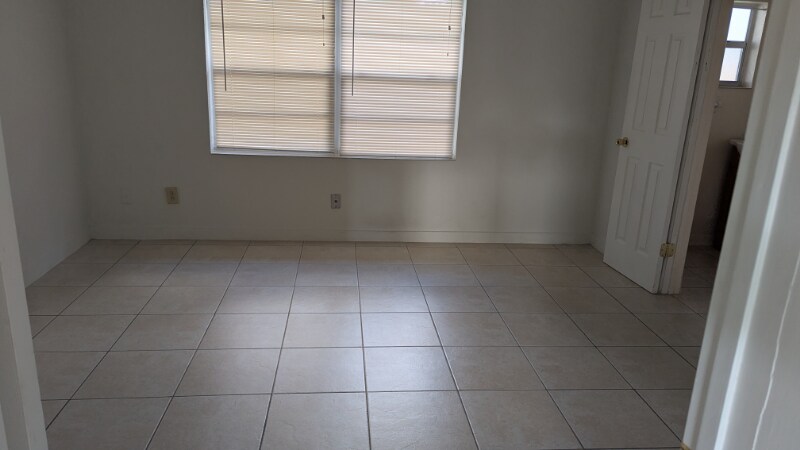 Building Photo - 2309 S Mills Ave