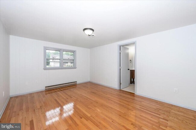 Building Photo - 6 Schaller Ln