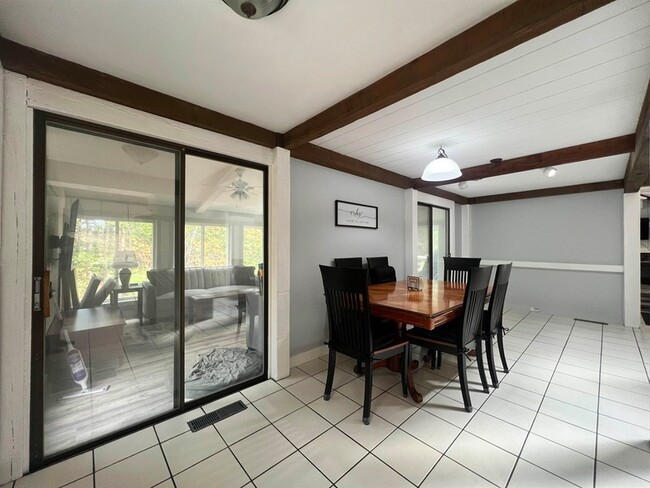 Building Photo - 112 Greensward Dr