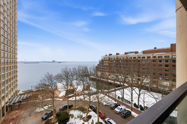 Building Photo - 65 E India Row