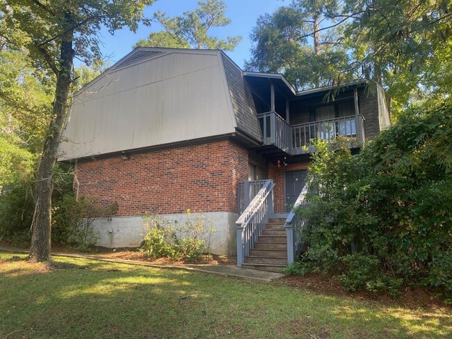 Primary Photo - 2261 Claremont Ln