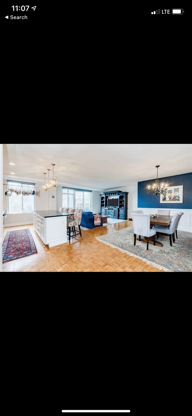 Building Photo - 1028 Farmington Ave