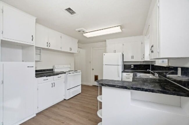 Building Photo - 1307 E Thurston Ave