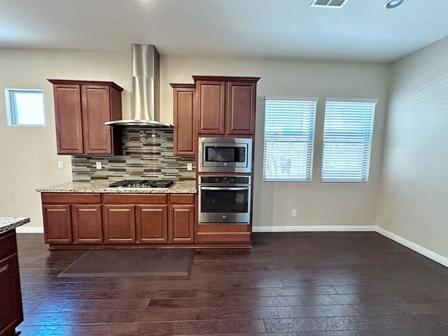 Building Photo - 3 Bedroom 2 bath single story home in Gated Community in Silverado Ranch area