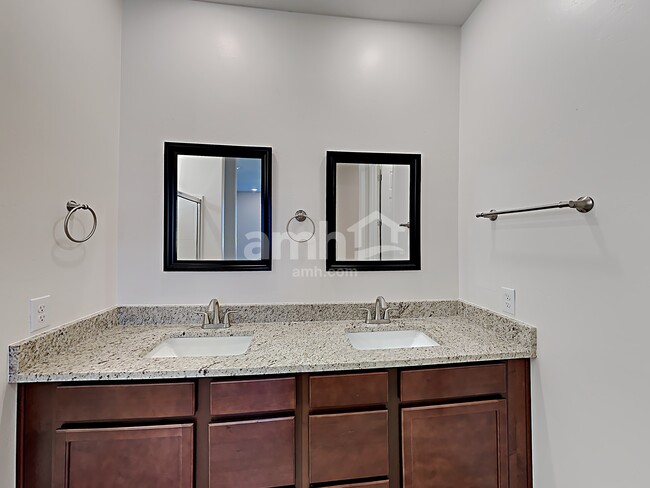 Building Photo - 6872 Corte Casa Elegante