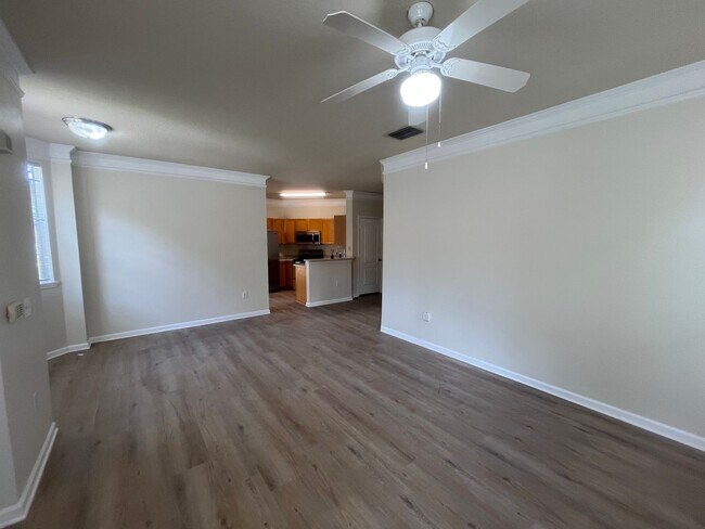 Building Photo - 8819 Villa View Cir
