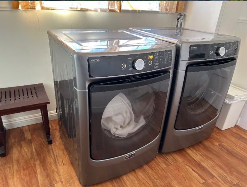 Building Photo - 867 W 9th St