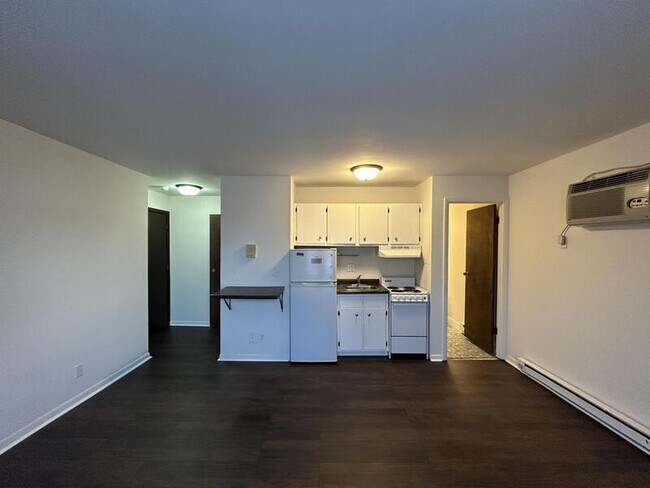 Building Photo - 134 E Johnson St