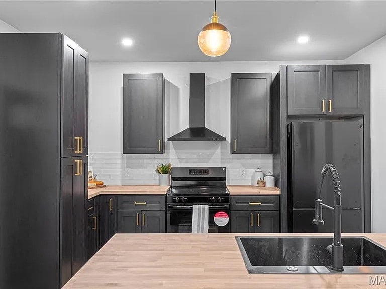 Kitchen - 3647 Pennsylvania Ave