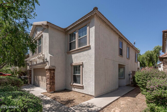 Building Photo - 6018 N Florence Ave