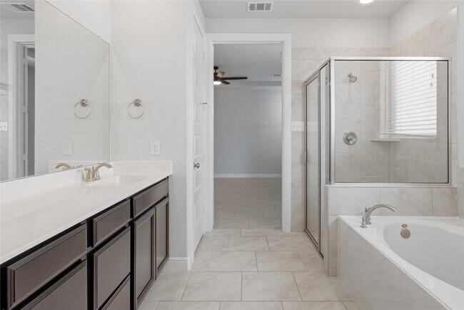 Building Photo - 15846 Weston Ridge Dr