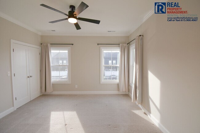 Building Photo - Gorgeous and modern 2 bedroom townhome in the heart of Murfreesboro w/ neighborhood pool, hi-spee...