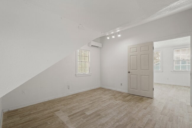 Building Photo - 1415 Church St