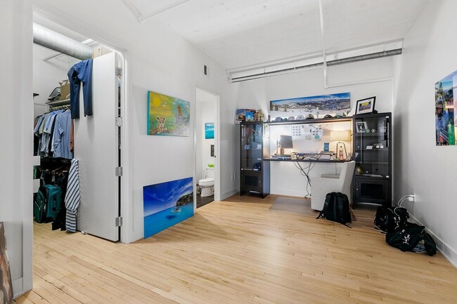 Building Photo - 290 Market St