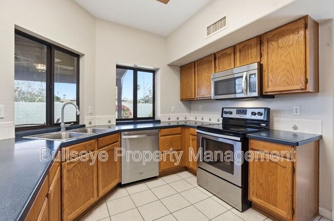 Building Photo - 4566 W Shannon St