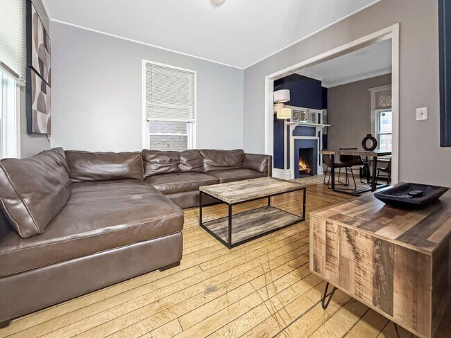 Building Photo - Fully Remodeled 4 Bed 2 Bath Home