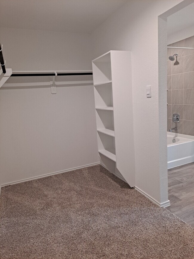 Building Photo - 24058 Kentwood Springs Dr