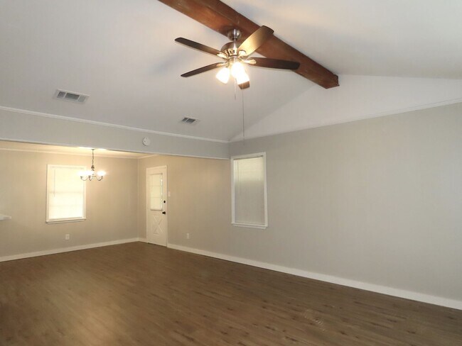 Building Photo - Beautifully Updated 2 Bedroom House on Wooded Lot