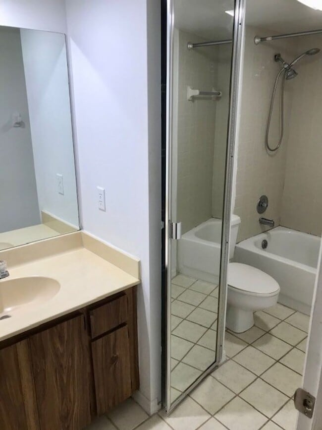 Building Photo - 2/2.5 in the lovely, cozy community of Middlebrook Pines!