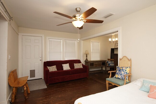 Building Photo - 37 Magnolia Ave SE