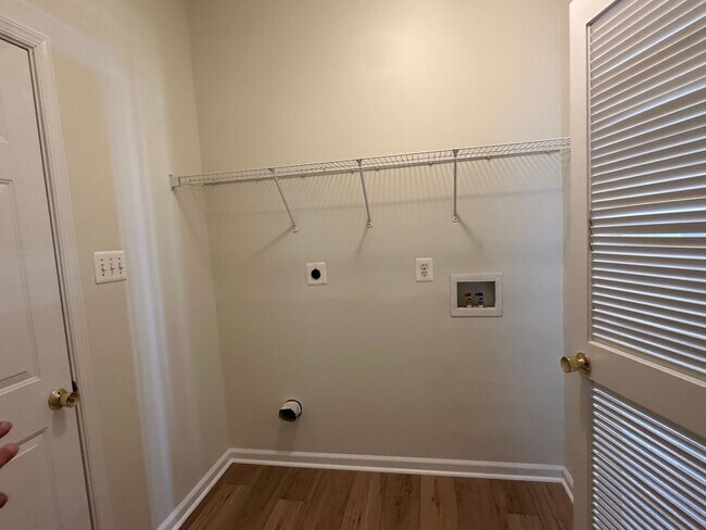 Building Photo - 126 Shumard Ct