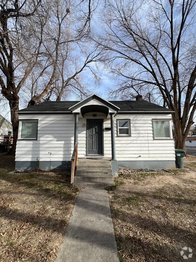 Building Photo - Four bedroom two bath near ISU - and detac...