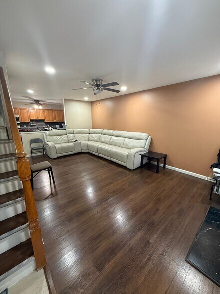 Building Photo - 427 Lackland Ave