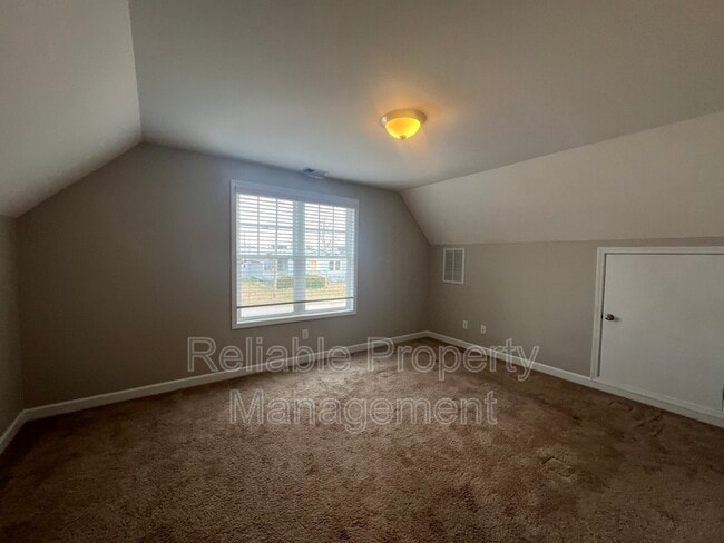 Building Photo - 115 E Kennel Ln