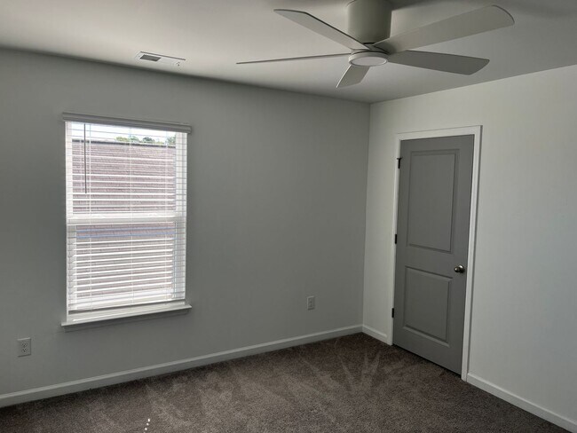 Building Photo - Four-Bedroom, Three-Bath, Unfurnished Hous...