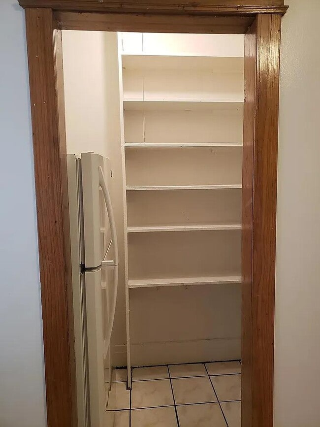 Building Photo - 2 bedroom in Chicago IL 60660