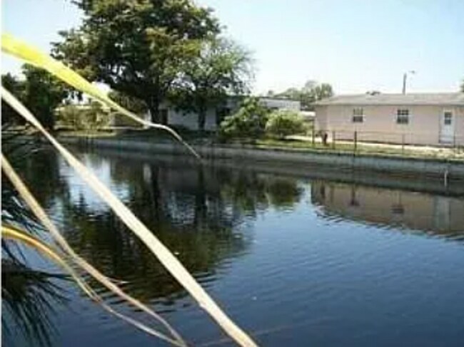 Building Photo - Charming 3-Bedroom Home with Spacious Backyard in N. Lauderdale, FL with Special Deposit $1,500 w...