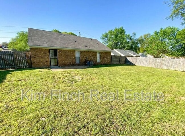 Building Photo - 3845 Shadow Oaks Pkwy