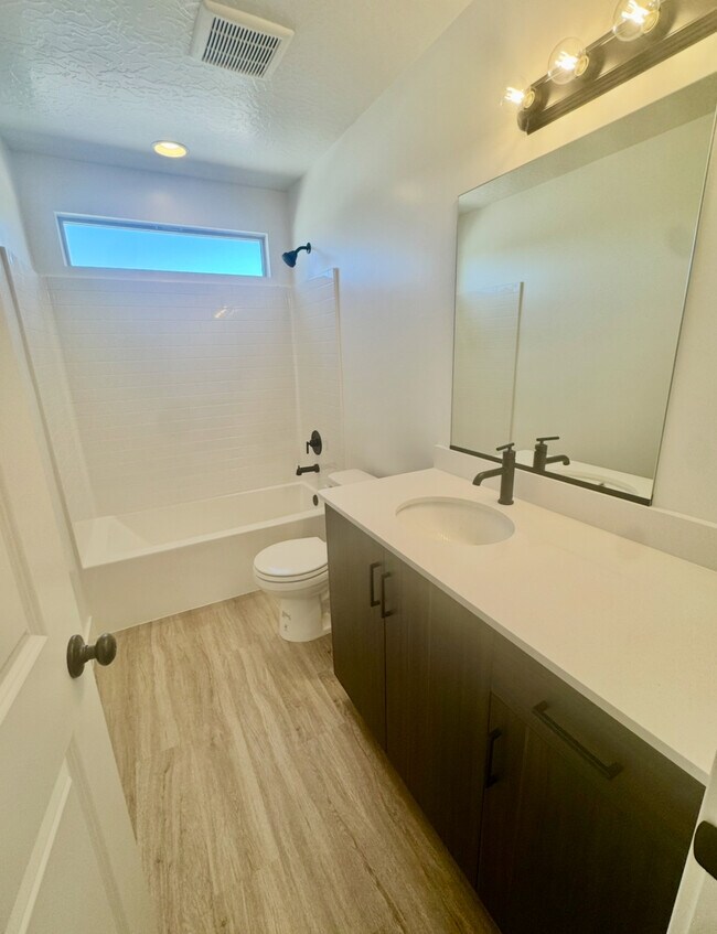 Building Photo - 5719 S Weehawken Ln