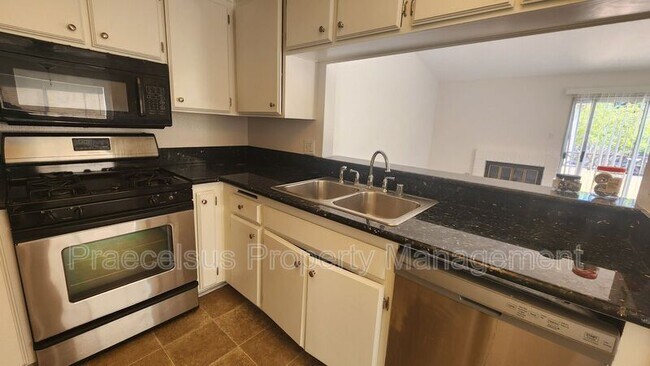 Building Photo - 2023 Lakeridge Cir