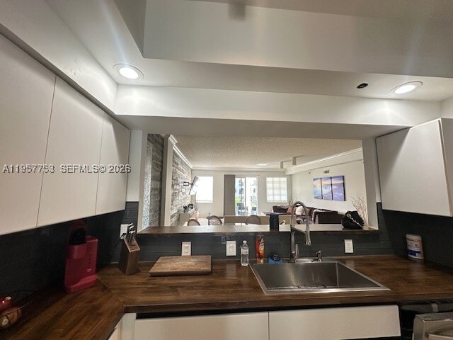Building Photo - 3900 Island B-303 Is
