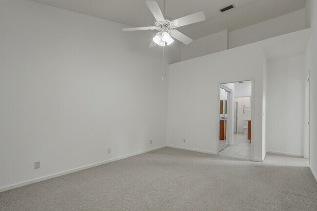 Building Photo - 479 Tequesta Dr