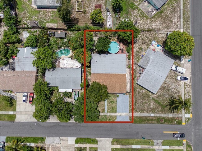 Building Photo - 658 SW 1st Ct