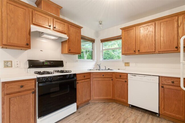 Building Photo - 13806 Greinert Dr