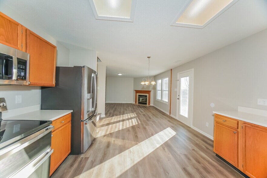 Building Photo - 333 Sunburst Ln