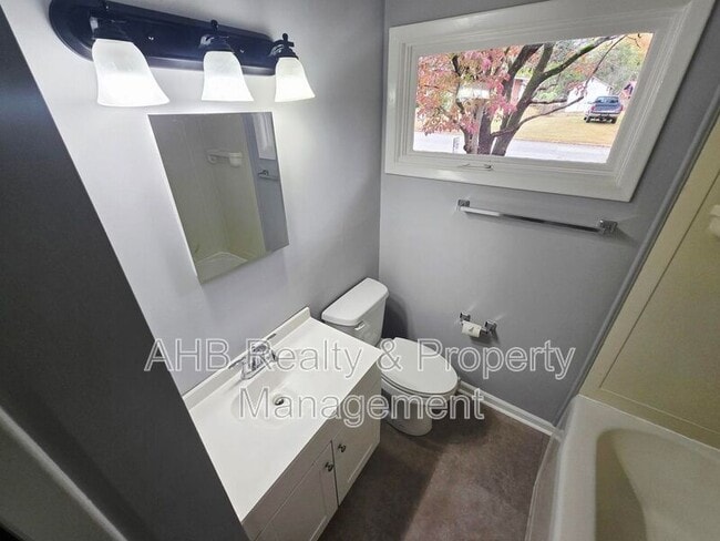 Building Photo - 502 Doggett Dr