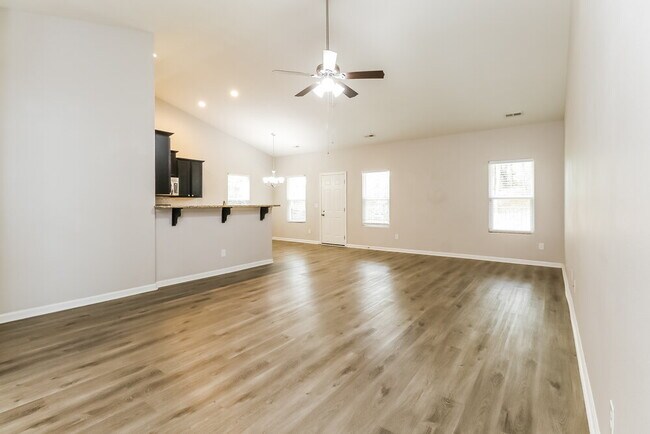 Building Photo - 2521 Meadow Crossing Dr