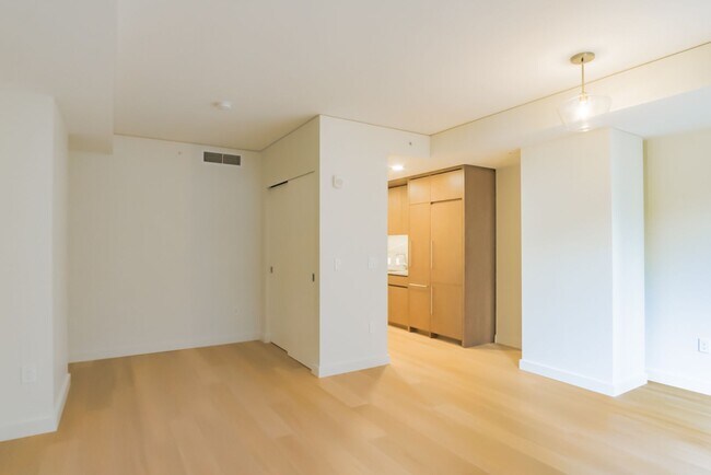 Building Photo - 121 Stewart St