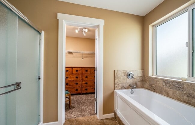 Building Photo - 608 Havenwood Dr