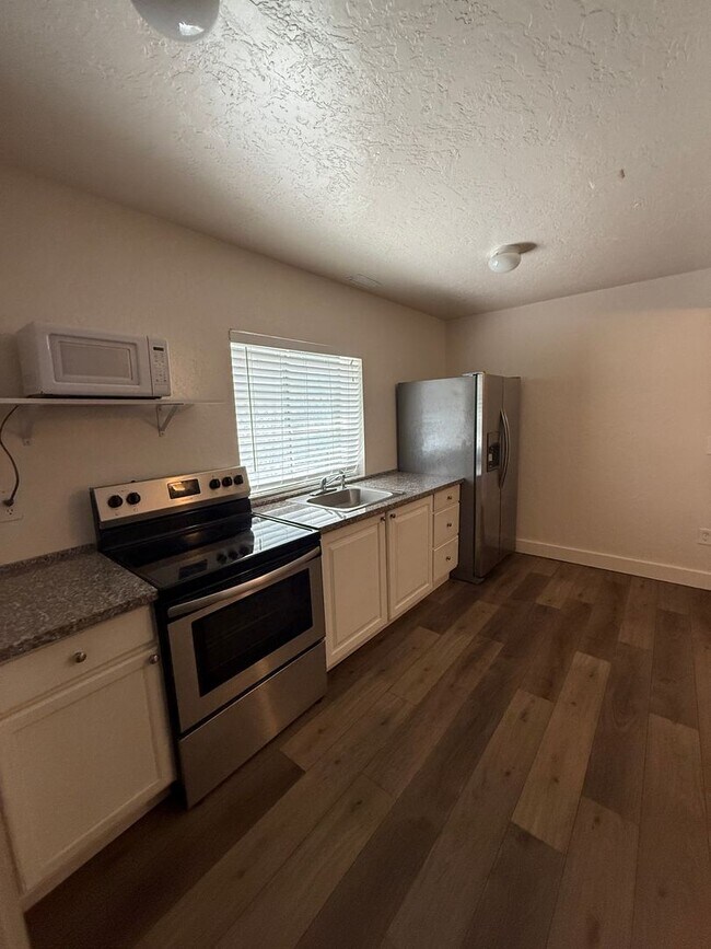 Building Photo - 938 E 1420 N