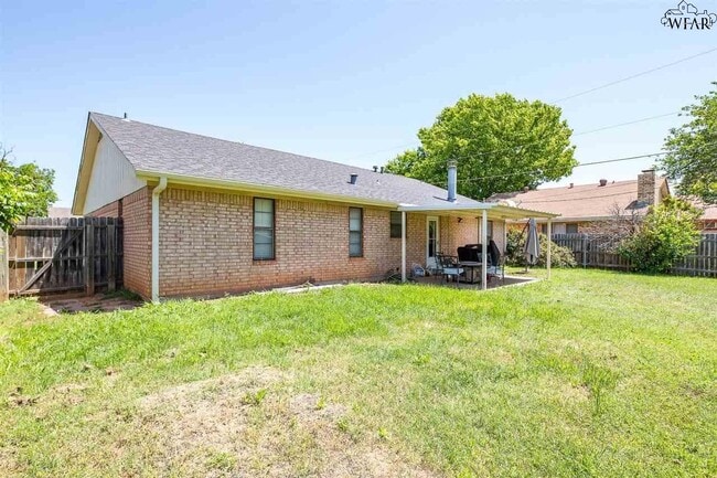 Building Photo - 4925 Big Bend Dr