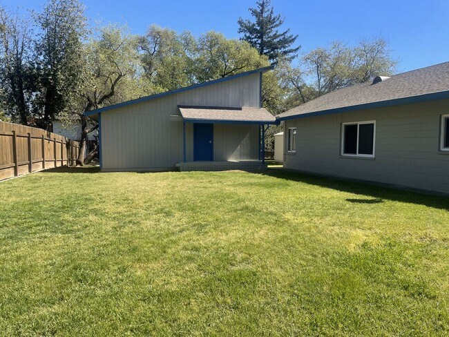 Building Photo - 3742 Orchard Ln