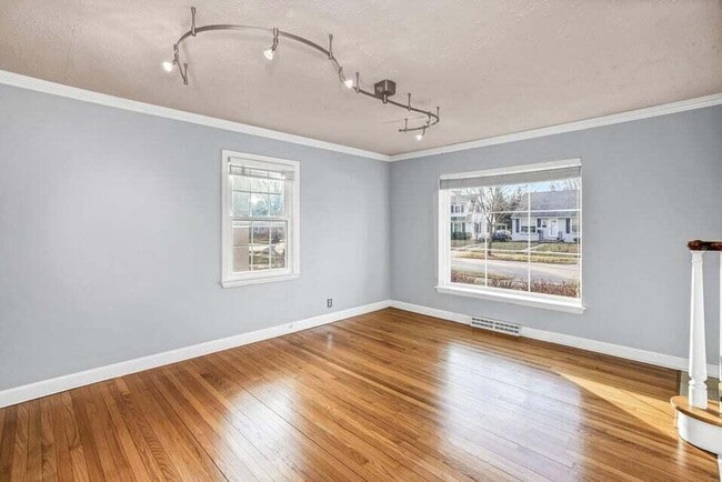 Building Photo - 5160 N Bay Ridge Ave