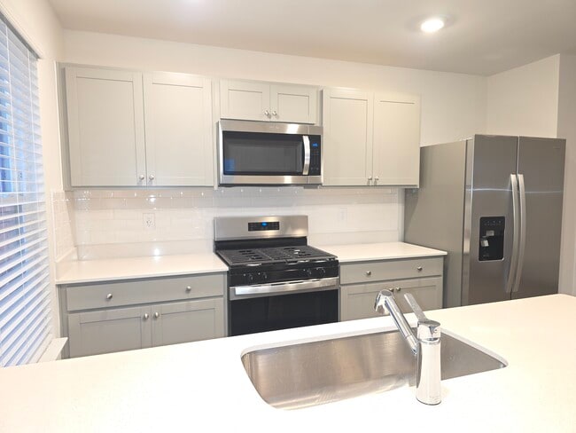 Building Photo - 408 Honeycutt Oaks Dr