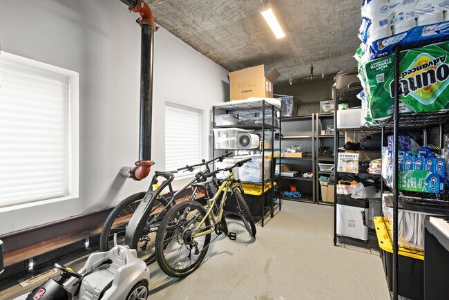 Building Photo - 830 Park Ave