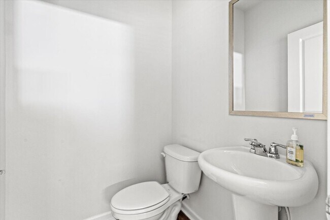 Building Photo - 5144 Captain Dr